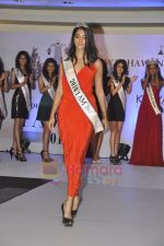 at the launch of the final 20 contestants for IAMSHE pageant in Trident, Mumbai on 4th July 2011 (44).JPG