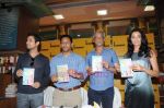Kanishtha Dhanker, Randeep Hooda, Sudhir Mishra, Anurag Anand at Reality Bytes book release by Anurag Anand in Landmark, Mumbai on 5th July 2011 (22).JPG