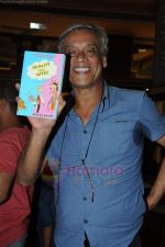 Sudhir Mishra at Reality Bytes book release by Anurag Anand in Landmark, Mumbai on 5th July 2011 (4).JPG
