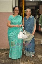Asha Parekh at Chillar Party screening in Ketnav, Bandra, Mumbai on 6th July 2011 (6).JPG