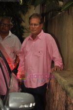 Salim Khan at Chillar Party screening in Ketnav, Bandra, Mumbai on 6th July 2011 (25).JPG