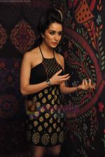 Shraddha Kapoor models for Anita Dogre_s Global Desi in Mehbob on 8th July 2011 (96).JPG