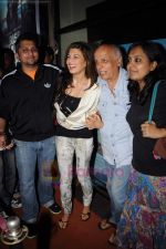 Jacqueline Fernandez, Mohit Suri, Mahesh Bhat at Murder 2 press meet in Fame on 9th July 2011 (38).JPG