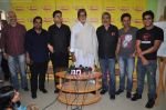 Amitabh Bachchan, Prakash Jha, Shankar Mahadevan,Parsoon Joshi, Loy Mendonsa, Prateik Babbar, Manoj Bajpai with Aarakshan team at Radio Mirchi in Lower Parel on 11th July 2 (16).JPG