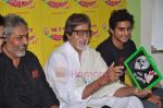 Amitabh Bachchan, Prateik Babbar with Aarakshan team at Radio Mirchi in Lower Parel on 11th July 2011 (71).JPG