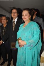 Dilip Kumar, Saira Banu at Dr Abhishek and Dr Shefali_s wedding reception in Khar on 10th July 2011 (99).JPG