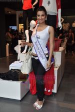 I am She contestants at Vero Moda store on 11th July 2011 (116).JPG