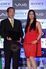 Kareena Kapoor launches new range of Sony Vaio laptops in Hyatt Regency on 12th July 2011 (22).JPG