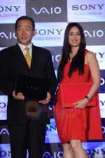 Kareena Kapoor launches new range of Sony Vaio laptops in Hyatt Regency on 12th July 2011 (24).JPG