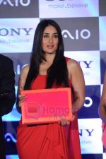 Kareena Kapoor launches new range of Sony Vaio laptops in Hyatt Regency on 12th July 2011 (29).JPG