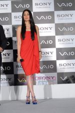 Kareena Kapoor launches new range of Sony Vaio laptops in Hyatt Regency on 12th July 2011 (43).JPG