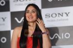 Kareena Kapoor launches new range of Sony Vaio laptops in Hyatt Regency on 12th July 2011 (52).JPG