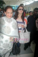 Aishwarya Rai Bachchan return from Delhi French honour function on 13th July 2011 (34).JPG
