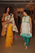 Neetu Chandra at Reka Rana_s art exhibition in Jehangir on 13th JUly 2011 (114).JPG
