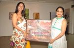 Neetu Chandra at Reka Rana_s art exhibition in Jehangir on 13th JUly 2011 (121).JPG