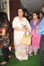 Poonam Sinha at Salim Khan_s screening of Zindagi Na Milegi Dobara in Ketnav, Mumbai on 13th July 2011 (67).JPG