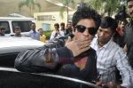 Shahrukh Khan & family return from london in Mumbai Airport  on 14th July 2011 (1).JPG