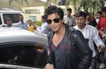 Shahrukh Khan & family return from london in Mumbai Airport  on 14th July 2011 (30).JPG