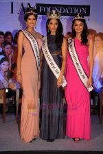 reveals 3 winners of I AM She in Trident, Mumbai on 16th July 2011 (14).JPG