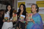 Kajol, Tanisha Mukherjee launch Champa series Leadstart Publishing in Crossword, Mumbai on 18th July 2011 (16).JPG