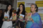 Kajol, Tanisha Mukherjee launch Champa series Leadstart Publishing in Crossword, Mumbai on 18th July 2011 (17).JPG