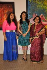 Bhagyashree at Jayashree Salecha and Tanumansa Bagrodia art exhibition in Jehangir Art Gallery on 19th July 2011 (69).JPG