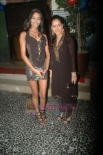 Poonam Pandey at Satish Reddy_s daughter_s bday bash in Marimba Lounge on 20th July 2011 (68).JPG