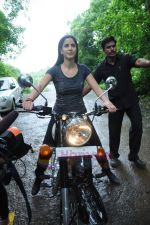 Katrina Kaif takes Hrithik Roshan for a Zindagi Na Milegi Dobara bike ride at Filmcity on 22nd July 2011 (100).JPG