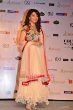 Madhuri Dixit on day 1 of Synergy 1 of Delhi Couture Week 2011 in Delhi on 22nd July 2011 (74).JPG