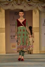 Model walk the ramp for Varun Bahl showcase at Synergy 1 Delhi Couture Week 2011 in Taj Palace, Delhi on 22nd July 2011 (27).JPG