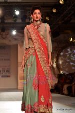 Model walk the ramp for Varun Bahl showcase at Synergy 1 Delhi Couture Week 2011 in Taj Palace, Delhi on 22nd July 2011 (80).JPG