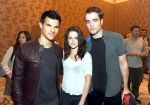 Taylor Lautner, Kristen Stewart, Robert Pattinson poses to promote Breaking Dawn from the Twilight Saga at  the 2011 Comic-Con International Day 1 at the San Diego Convention Center on July 21, 2011 (7).jpg
