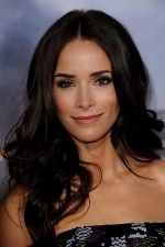 Abigail Spencer arrives at the world premiere of the movie Cowboys and Aliens at San Diego Civic Theatre on July 23, 2011 in San Diego, California.jpg