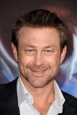 Grant Bowler arrives at the world premiere of the movie Cowboys and Aliens at San Diego Civic Theatre on July 23, 2011 in San Diego, California.jpg