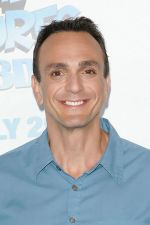 Hank Azaria attends the world premiere of the movie The Smurfs at the Ziegfeld Theatre on 24th July 2011 in New York City, NY, USA.jpg