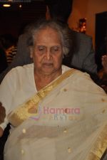 Sulochana at Anant Mahadevan_s Mee Sindhutai Sapkal success bash in Worli, Mumbai on 29th July 2011 (41).JPG
