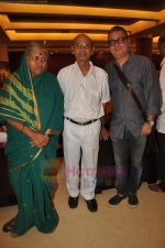 Vinay Pathak at Anant Mahadevan_s Mee Sindhutai Sapkal success bash in Worli, Mumbai on 29th July 2011 (118).JPG