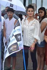 Jacqueline Fernandez flags off a Bike Expedition with Habitat for Humanity India in Carter Road, Mumbai on 31st July 2011 (2).JPG