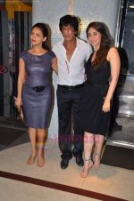 Kareena Kapoor, Shahrukh Khan, Gauri Khan at Ra One Completion bash in Esco Bar on 31st July 2011 (91).JPG