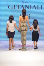 Model walks the ramp for Beti Gitanjali Show at IIJW 2011 in Grand Hyatt on 31st July 2011 (221).JPG