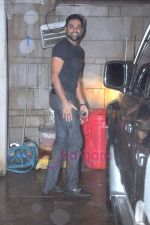 Abhay Deol snapped in Bandra, Mumbai on 1st Aug 2011 (16).JPG