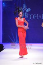Model walks the ramp for Johara by Divya Ahuja show at IIJW 2011 Day 2 in Grand Hyatt on 1st Aug 2011 (76).JPG