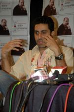 Abhishek Bachchan teaches at Anupam Kher_s Action Prepares in Santacruz, Mumbai on 2nd Aug 2011 (11).JPG