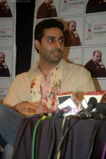 Abhishek Bachchan teaches at Anupam Kher_s Action Prepares in Santacruz, Mumbai on 2nd Aug 2011 (7).JPG