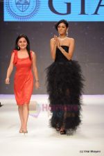 Model walks the ramp for Gia India show at IIJW 2011 Day 3 in Grand Hyatt on 2nd Aug 2011 (7).JPG