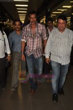 Ajay Devgan snapped at Airport in Mumbai on 3rd Aug 2011 (21).JPG