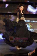 Model walks the ramp for Neeta Lulla in Blenders Pride Tour day 1 in Taj Land_s End on 5th Aug 2011 (39).JPG