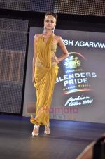Model walks the ramp for Raakesh Aggarwal in Blenders Pride Tour day 1 in Taj Land_s End on 5th Aug 2011 (84).JPG