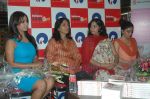 Zoa Morani at Payal Gidwani_s XL to XS Marathi version launch in Reliance Time Out, Bandra on 5th Aug 2011 (20).JPG