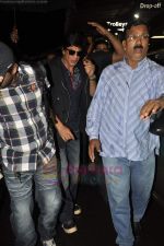 Shahrukh Khan snapped at international airport on 6th Aug 2011 (2).JPG